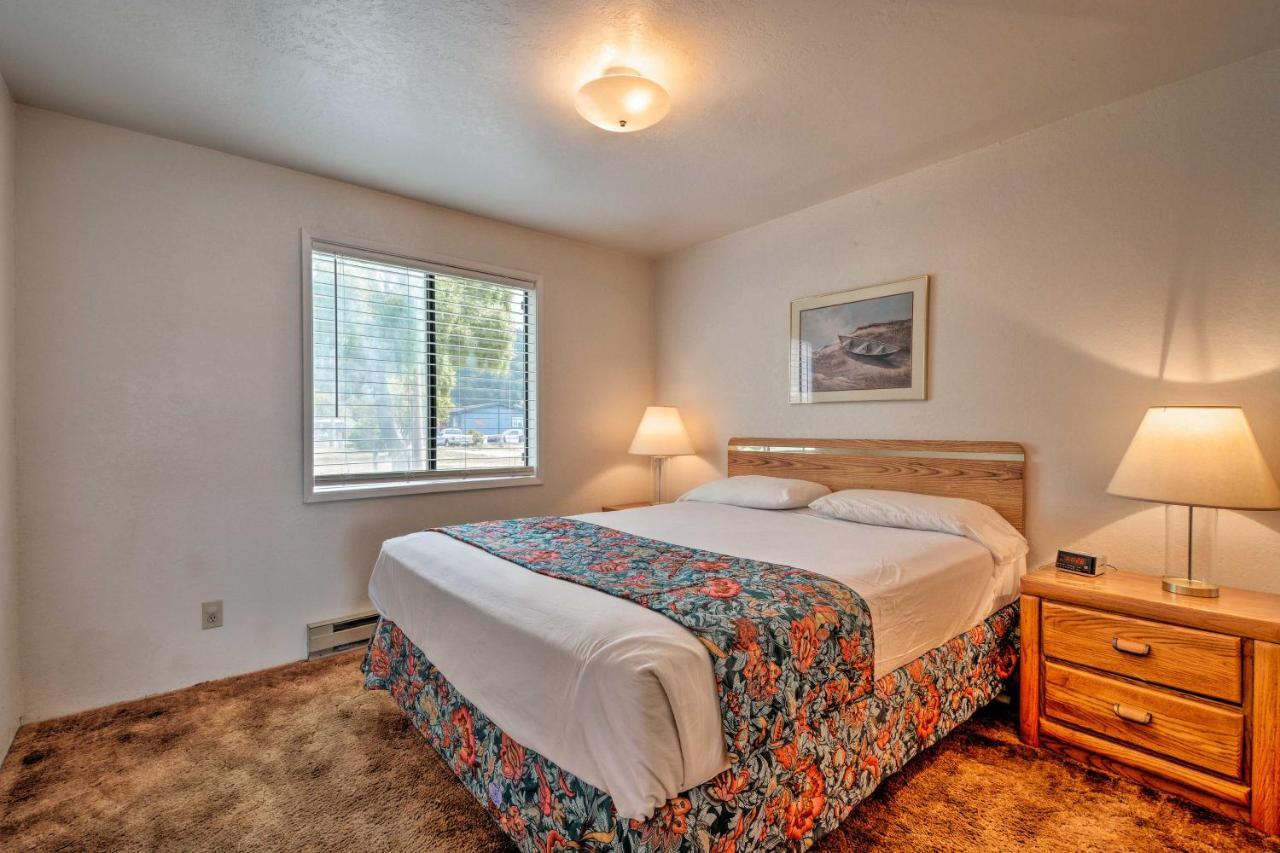 Smith River Vintage Cabin Oceanfront Deck And Views 외부 사진